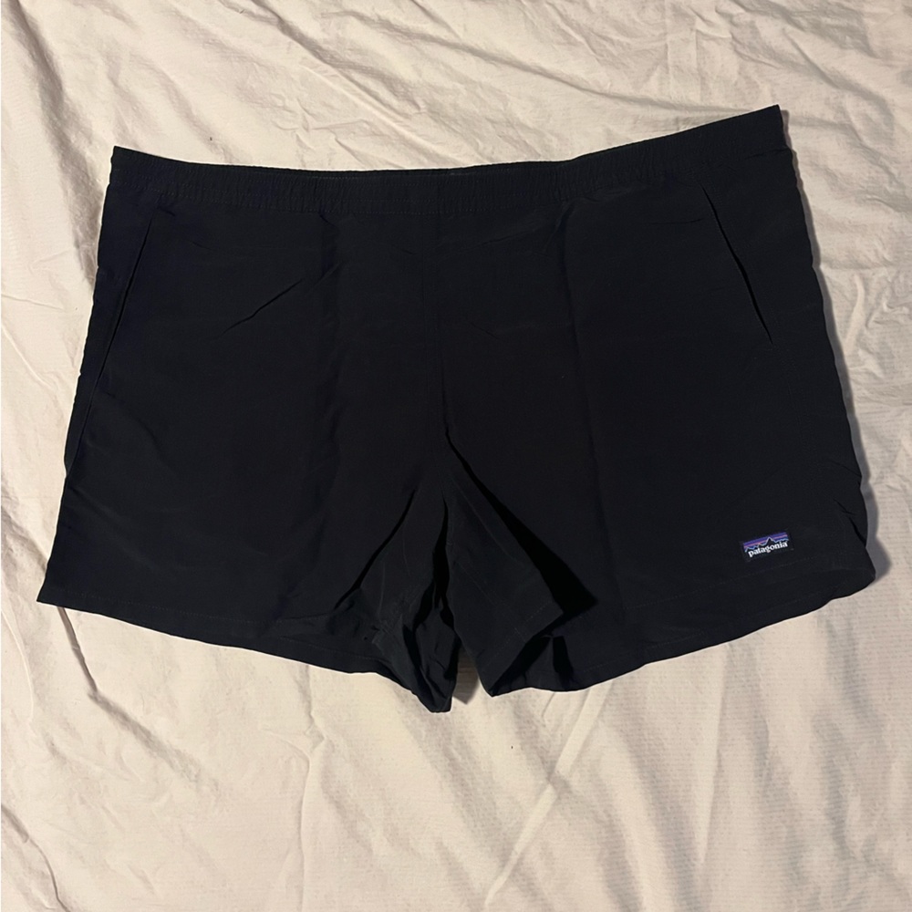Patagonia 5” baggies black XL women’s